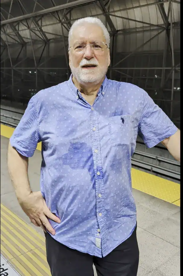 Brian looking sweaty and exhausted after dragging luggage through the heat to the Panama City Metro station
