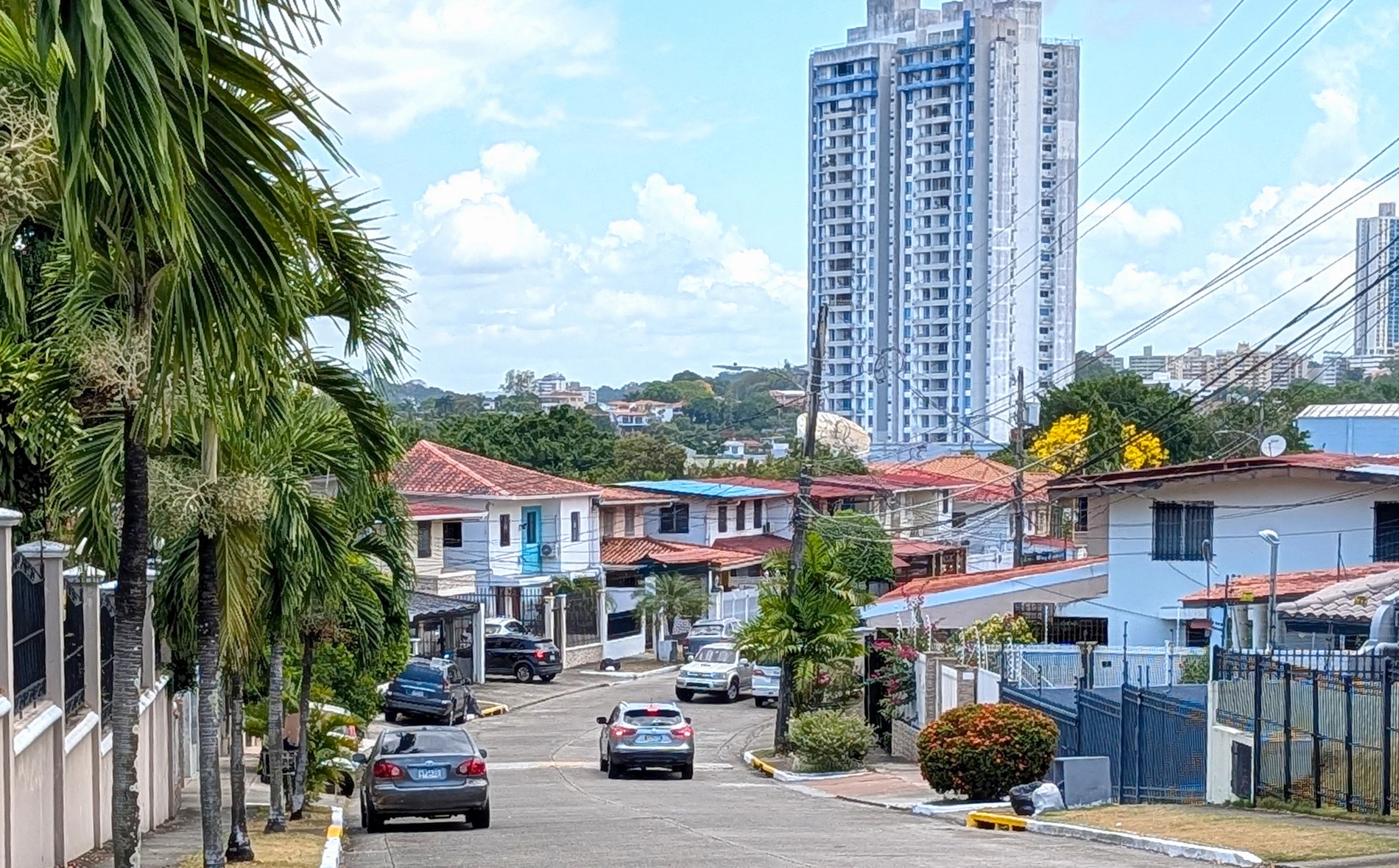 Larger homes with bigger lots in the southern part of the Hato Pintado neighborhood Panama City
